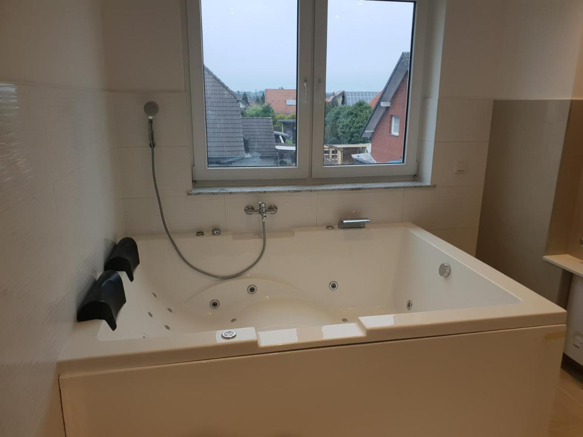 Ferienwohnung Mit Jacuzzi Naehe Flughafen Koeln Bonn Тройсдорф Экстерьер фото