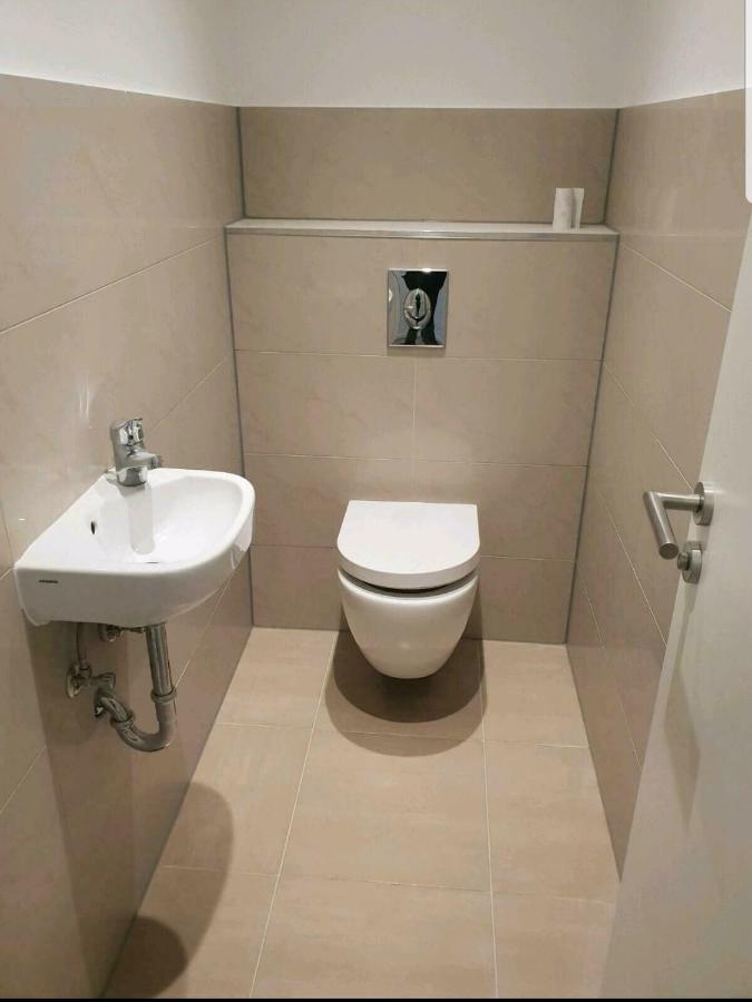 Ferienwohnung Mit Jacuzzi Naehe Flughafen Koeln Bonn Тройсдорф Экстерьер фото